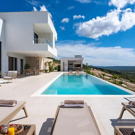 Luxury, Seaview Grandeca 빌라