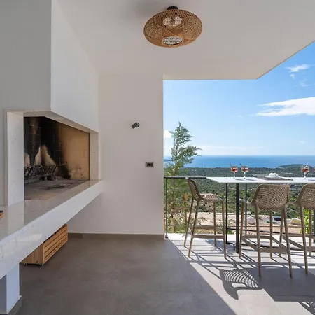 Luxury, Seaview Grandeca *