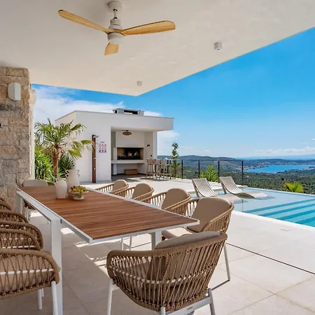 Luxury, Seaview Grandeca Vila *