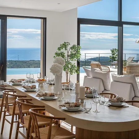 Vila Luxury, Seaview Grandeca *