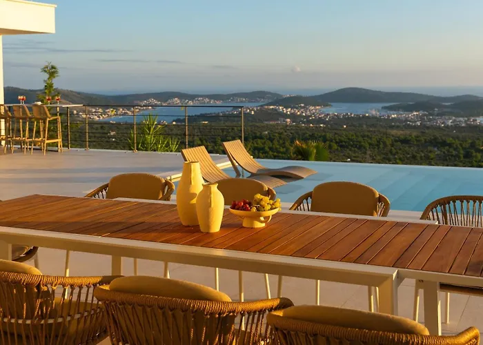Luxury, Seaview Grandeca Villa *