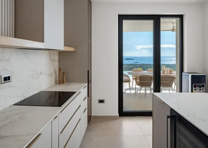 Villa Luxury, Seaview Grandeca